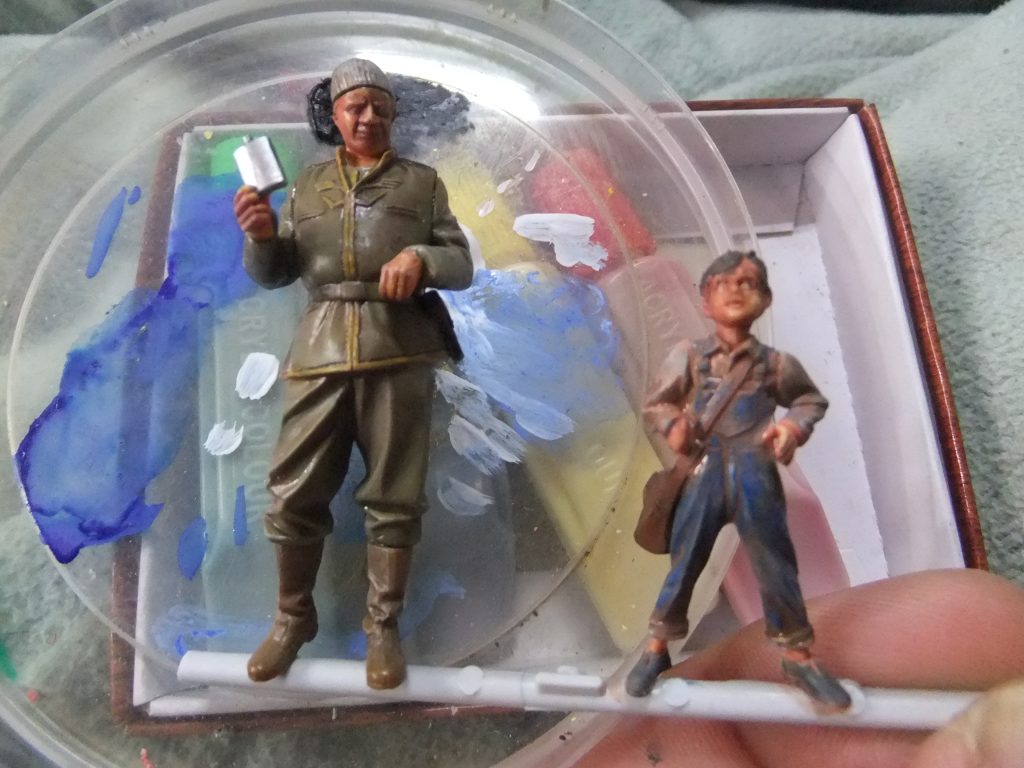 ミーシャとの色合いを合わせていきます。ウェザリングカラー&タミヤエナメルでフィルタリングを行なって完成となりマス💦