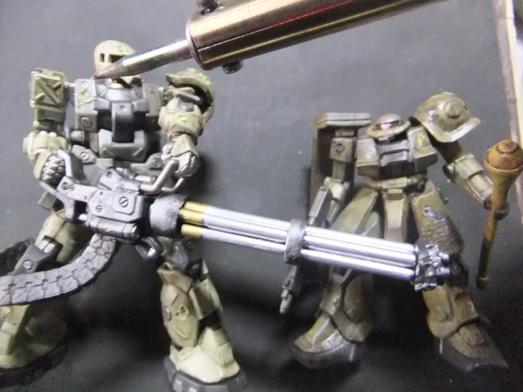 弾痕をハンダゴテの溶着で再現。