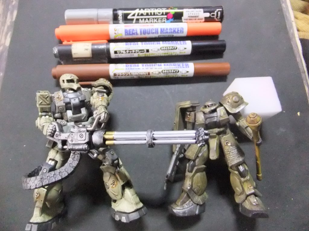 リアルタッチマーカー&アーティスト４マーカーでポイント塗装。