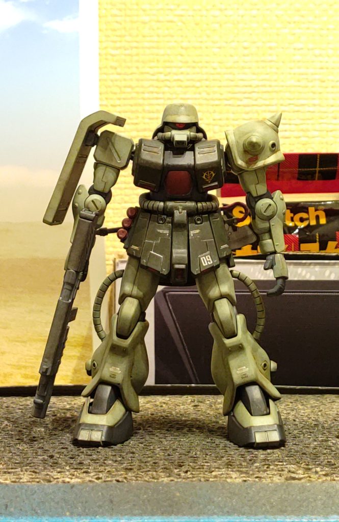 ショルダーアーマー、シールド、パイプの配色は初代ガンダム時代のザクIIが好きなので、そちらを真似ています😄