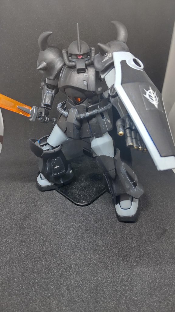 リバイブ版のグフはカッコイイですね。