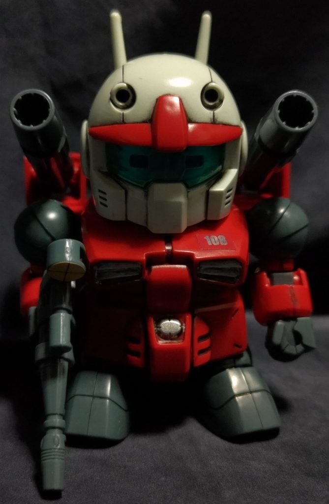 エアインテークと腰部の黄色い部分、上手く塗り分け出来なくて、シルバー塗装になっちゃってますが、ご勘弁ください。