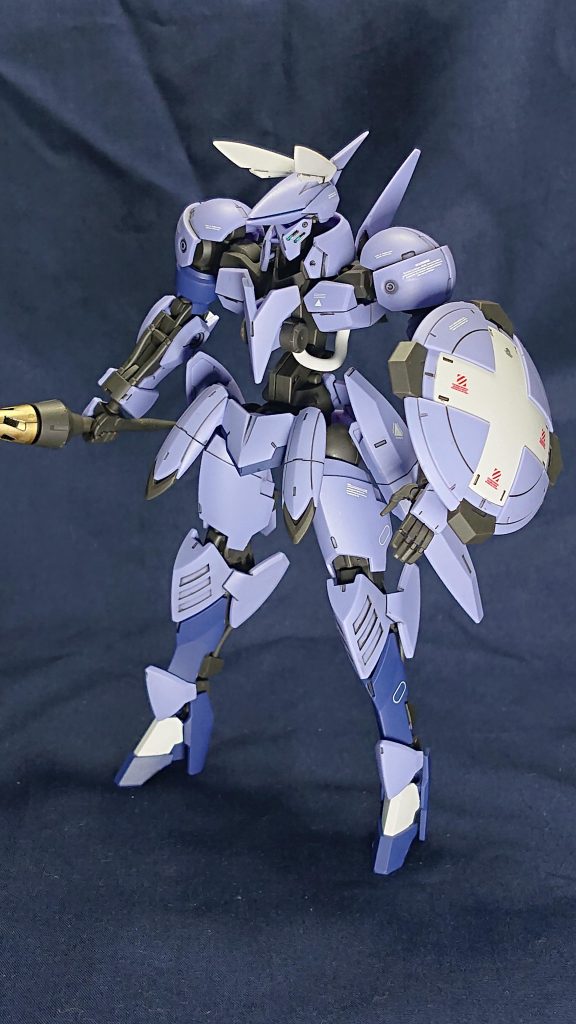 ゲーム内登場の機体ですね。厄災戦当時の機体と紹介されていました。ゲームは結局やらずじまいでしたが、カッコいいデザインだったので発売時に購入。ストレート組みでカメラシールに蛍光塗料、市販デカールで作成しました。