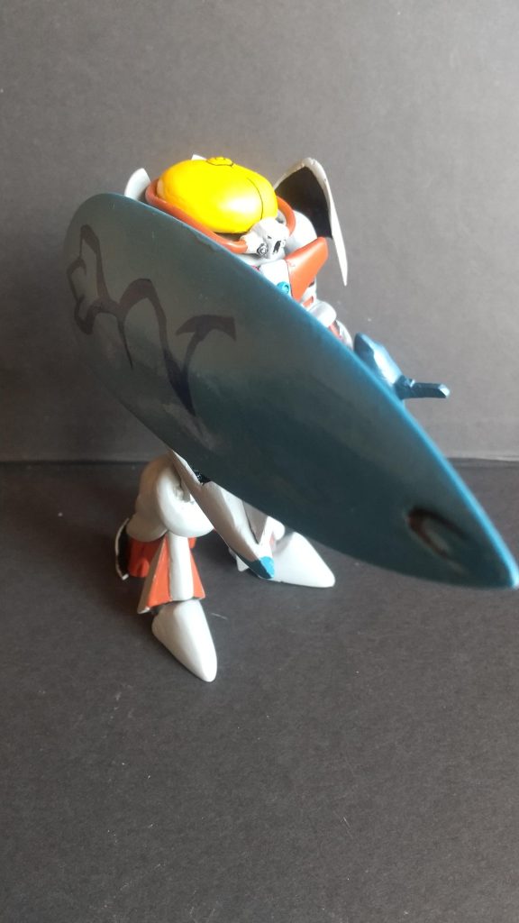 トロイダル状防楯内蔵メガ粒子砲。スエッソンのエンブレム入りちょいペラい感じだけど、これ以上厚くすると重みで腕が上がらなくなるので、これでも結構ギリギリな厚みなのです。