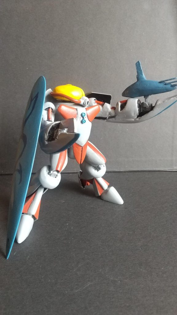 ハンドガンと半固定カッターを構える。