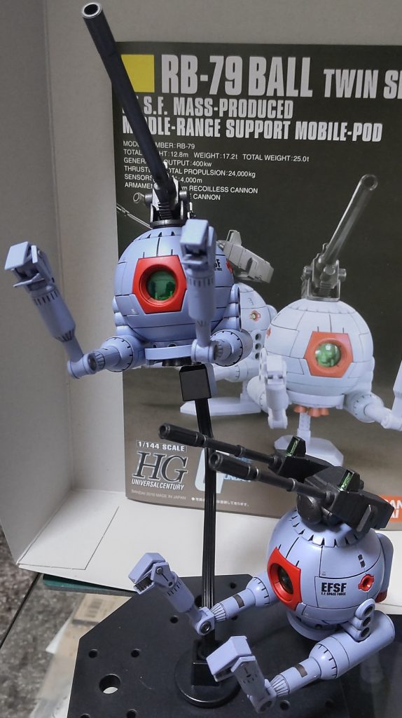 自分のイメージでちょっと紫がかった色で全塗装しました。円筒形のパーツが多くパーティングラインが気になったのでちゃんと処理すれば良かったとちょっと後悔…