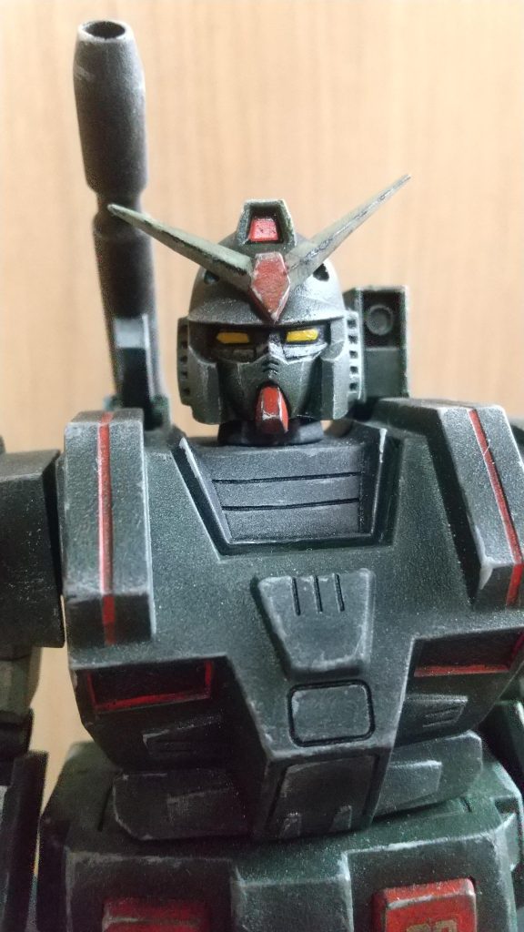 メカ感を際立たせる細い横長の目小さめのへの字鼻、からの誇張ぎみな大きな口のギャップがケレン味溢れてて大変素晴らしいと思います