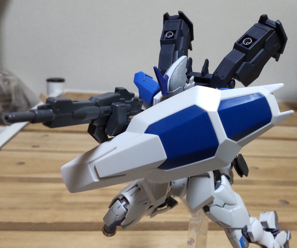 射撃ライフルはレギンレイズの物が好みだったので持たせました。シールドはトリスタンのを拝借