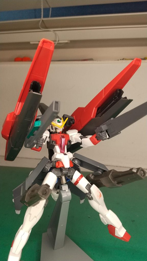 「ハイパーバースト、完全開放！」一斉射撃腰のキャノンはそのままビームサーベルが生えて隠し腕運用できます。ライザーソードも使えます。あと、腰からはスパイクビットが出ますが、今回写真撮ってません。