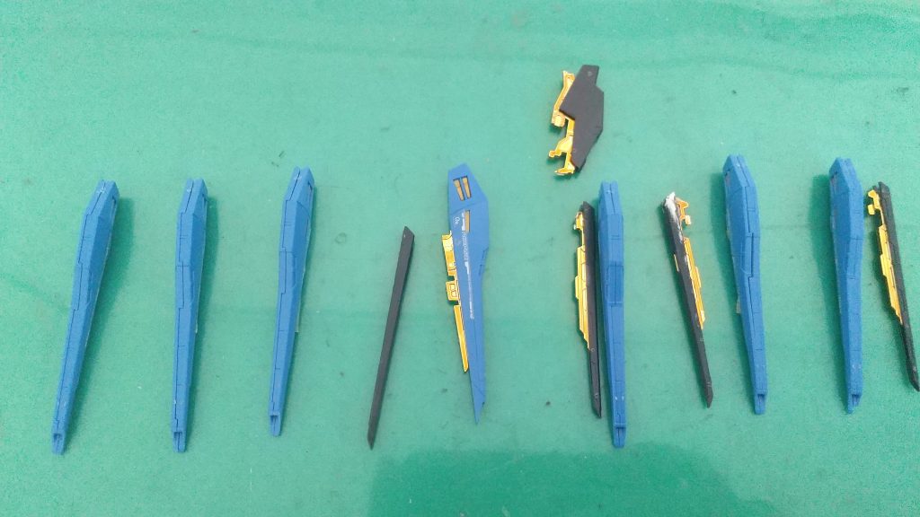 一方その頃のドラグーンドラグーンは一基なくしました。上の内１つは羽の骨格から外れない。未だにRGストフリのドラグーンが外し辛過ぎる。上のように骨格が折れちゃう。