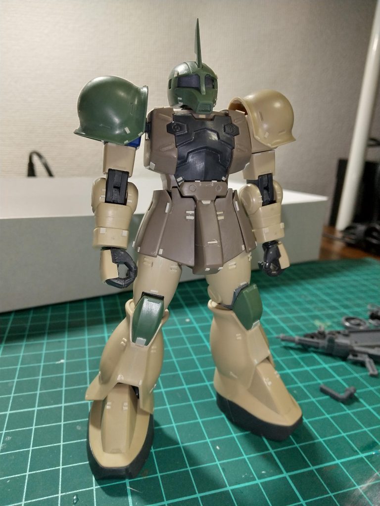 細かいプラ板貼ったくらいで大きな改修はしていません。