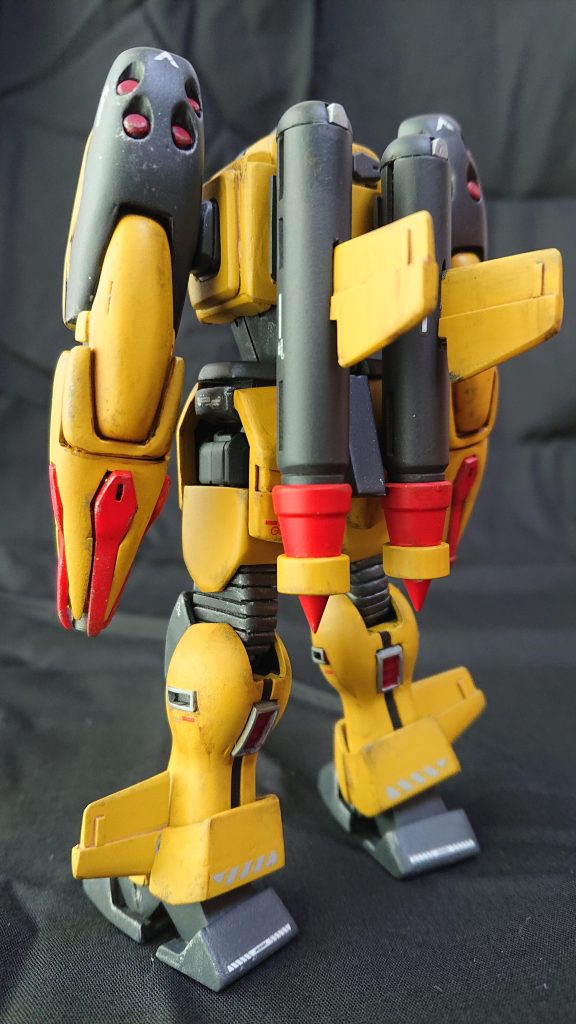 後部は肩の魚雷ポッドと可変ピッチ型ハイパースクリューのおかげで、いい感じの水泳部。