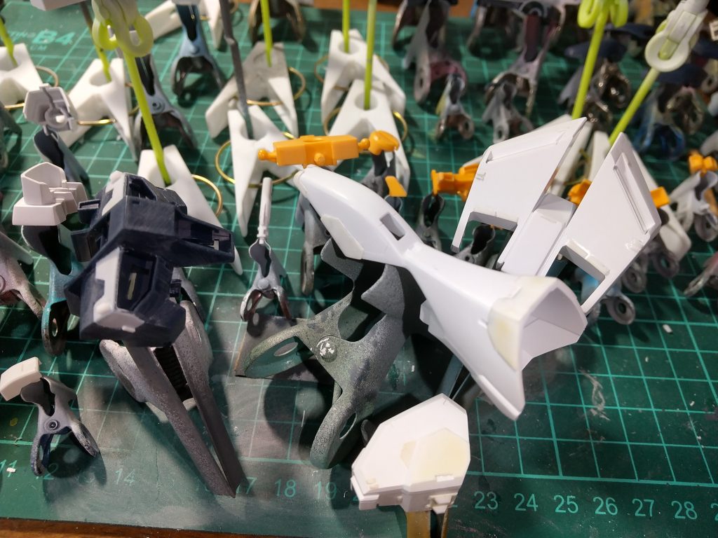 サフ前の写真はありませんがサフ直前の塗装準備中がありました。