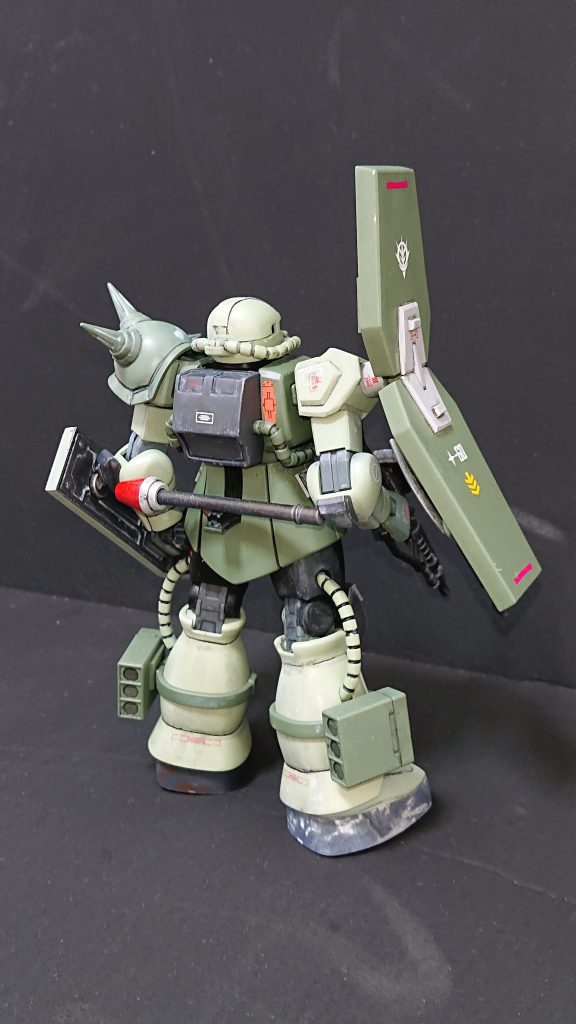 後ろ姿。シュツルムファウストっぽいのもジャンクパーツから作成。そのうちバックパックも作りたいですね。