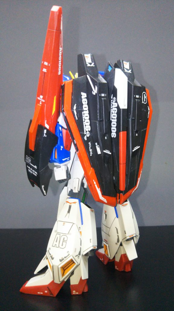 HG Zガンダムは特に改造箇所はありません。ウェイブライダーやシールドの問題の部分も塗装で対処しています。