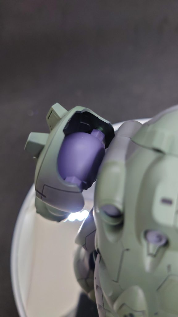 肩アーマーは合わせ目消して後ハメ加工してます