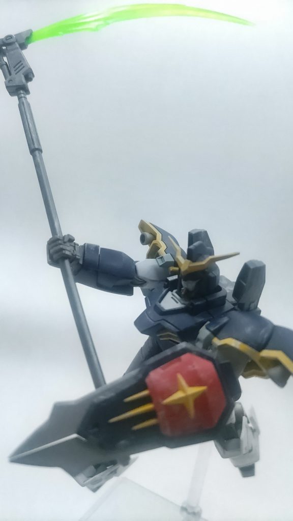 ビームサイズを構えて突撃 ビームサイズの柄の色は、レシピから変えてシルバーにクリアブラックを混ぜてみました。写真では分かりづらいですが、実物は少し光沢があってお気に入りです。