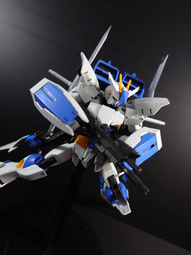 両手に実体シールドで見た目の印象が既存のから結構変わって良かったな〜と思ってます。地味にライフルには元々のチェストフライヤーの胸機関砲?を増設して火力増強。