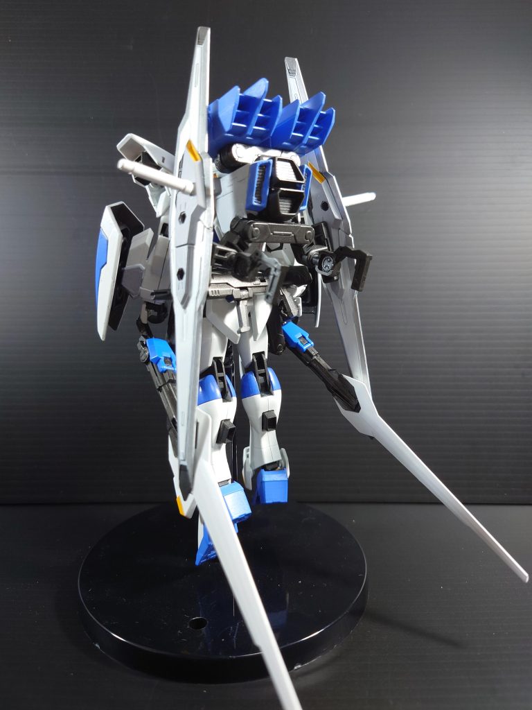 百式のバインダーを参考にまとめてみました。フォースシルエットのウイングで大型化したGNソードⅡは、大剣化してるから武器じゃなくて姿勢制御が主になりそう。ビームサーベルのマウントがお気に入り。