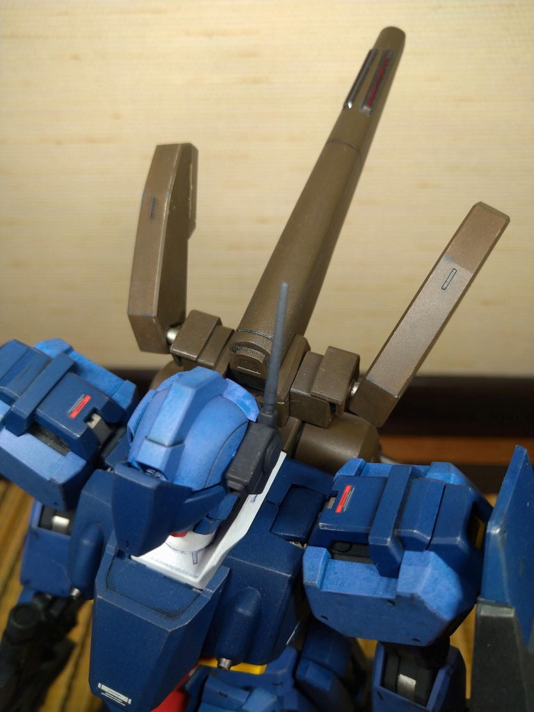 追加したスラスター。余ったジェガンのものをペタペタ。