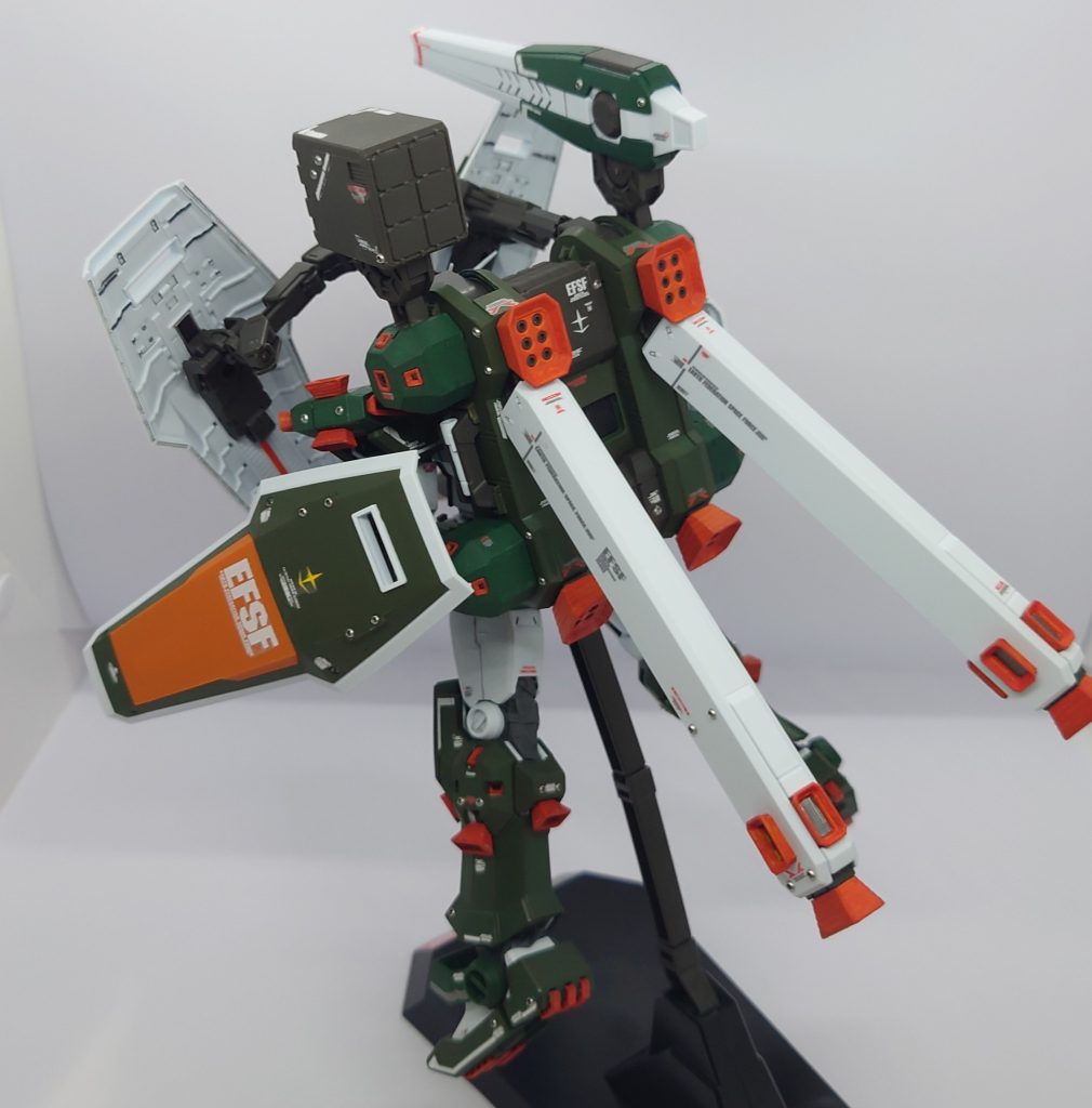 後ろ姿一応、緑色は2色使ってるけど写真だとほとんど分からないなぁ。メインはカーキグリーンサブは暗緑色