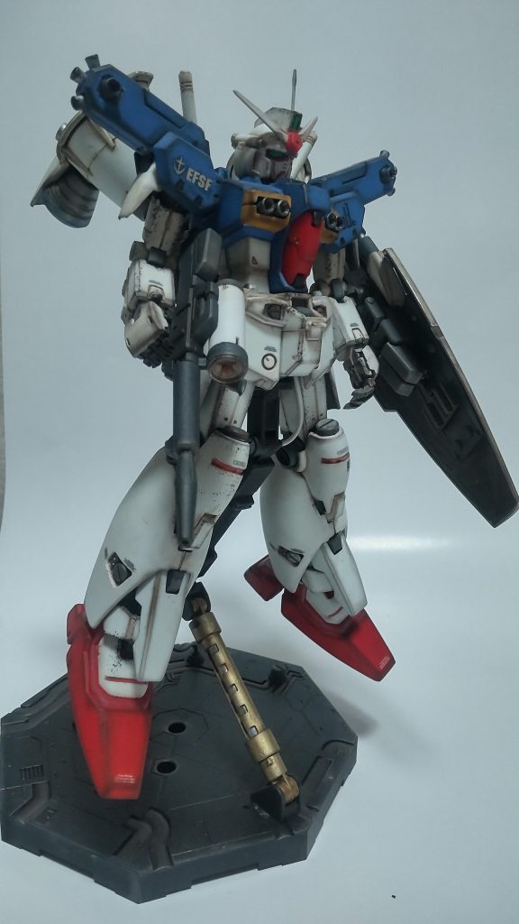 「よく考えると、中3日でロールアウトしたんだからゼフィランサスの使い回しの装甲を塗装する余裕は無いんじゃね？」…と思ったんで、装甲が流用してる場所はチッピング。太ももとか右腕とか膝はチッピングしてあります。