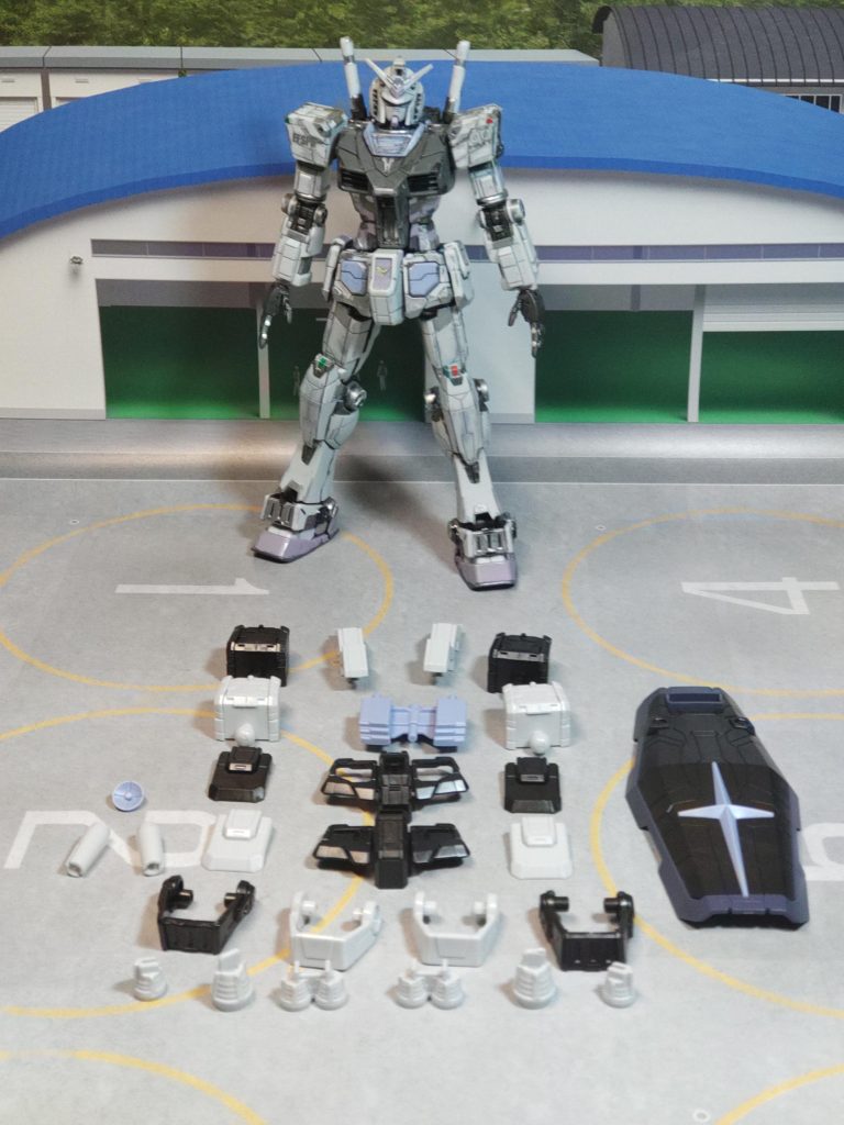 作った際の余剰パーツいっぱい出てきたんで、何かの改造パーツに使いたいそう思うと、なかなか捨てられないんだよねぇ、こういうの(gundam-kao5)