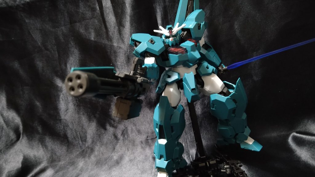 最近のガンプラってすごいですねぇSDは塗るとこ多いけど、HGとかだとほぼ何もしなくてもだいぶカッコいい！