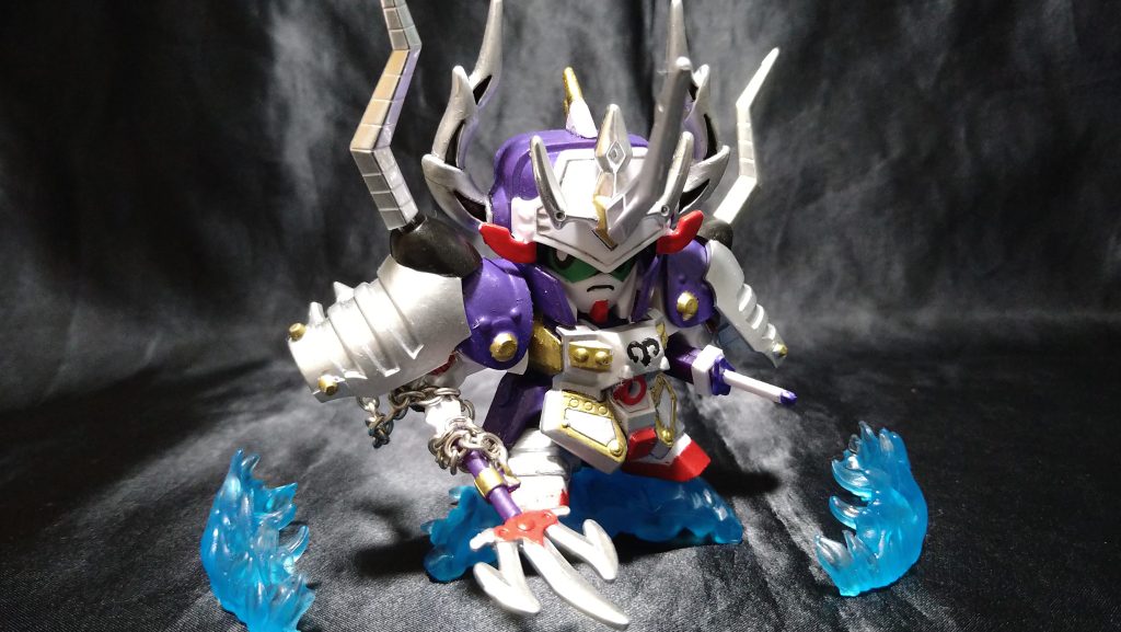 ライトニングトルネードを放った後ソレに乗ってる様子が技説明に書いてあったのでとりあえずやってみた。ホントはサメ型の半透明な衝撃波風のモノに乗せたかった目はPCで編集して正面以外にナナメニラミ目にしています紫部分も塗装してるんですが、私あんまり色混ぜしないので今回作った色、適当に紫、銀、赤紫、ちょっと黒?とか入れて作ったんですが、レシピ覚えちゃいない...二度とこの色が作れない...鎧と兜はレジンを流し込んで固め、ヤスリかけて塗装で繋ぎ目消ししてみたんですが、多分レジンでやるもんじゃないですよね