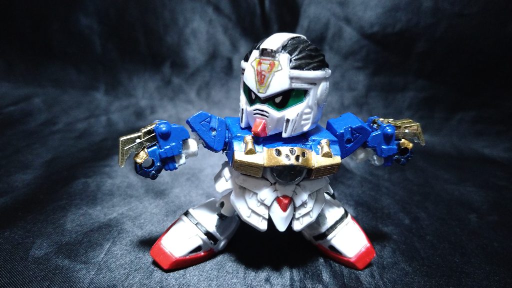 ただ、今回作ってみての失敗と残課題について腕可動部は肘間接のイメージで改造したのですが、肩部は固定してしまい上記写真のように肩はなんか少し変な位置までしか上がりません...残課題は腰部分の可動改造。私じゃ一気にやるの無理でしたので、そのままです。やると胸のガラスが固定できない失敗をしそう...