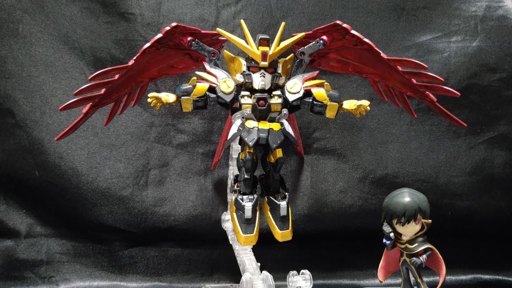 ルルーシュ「 ふははは、これがガンダムか!」ルルーシュ君は、どこで買ったっけ?台座付きのボイスありフィギュアだったんですが、台座無くしちゃった...10年以上前のものだしね