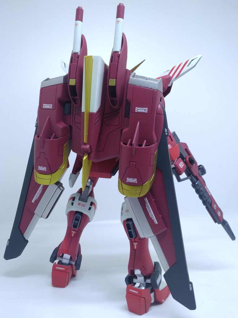 背面リフターものっぺり気味だったので、パネルラインを追加。