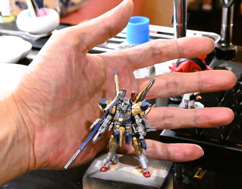 ついつい実際よりも大きく見えるような写真をとりたくなりますがアーティファクトのサイズ感がわかる写真も好きです