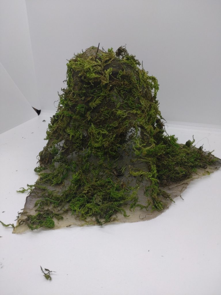 後ろから見るとこんな感じ、確かにガンプラじゃなくてもいいかも・・・よく見ると見えるアンテナがチャームポイント♥