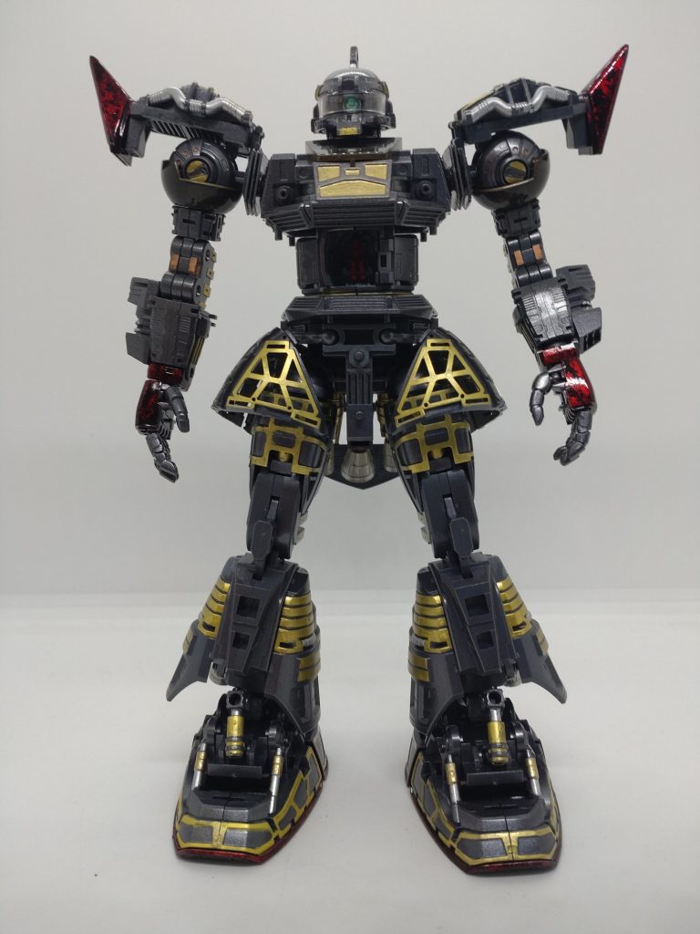 今回は気合を入れてフレームから全塗装！！とは言っても私はB型の人種なので、フレームはガンメタリックでランナー塗装、その後に筆塗りでそれぞれゴールドやシルバー、カッパー等の色を入れています。あと完成したら全く目立ちませんが、モノアイはハイキューパーツのＳＰプレート3.5mmとブルーのオーロラドーム入れてます。完成したら全く目立ちませんが・・・