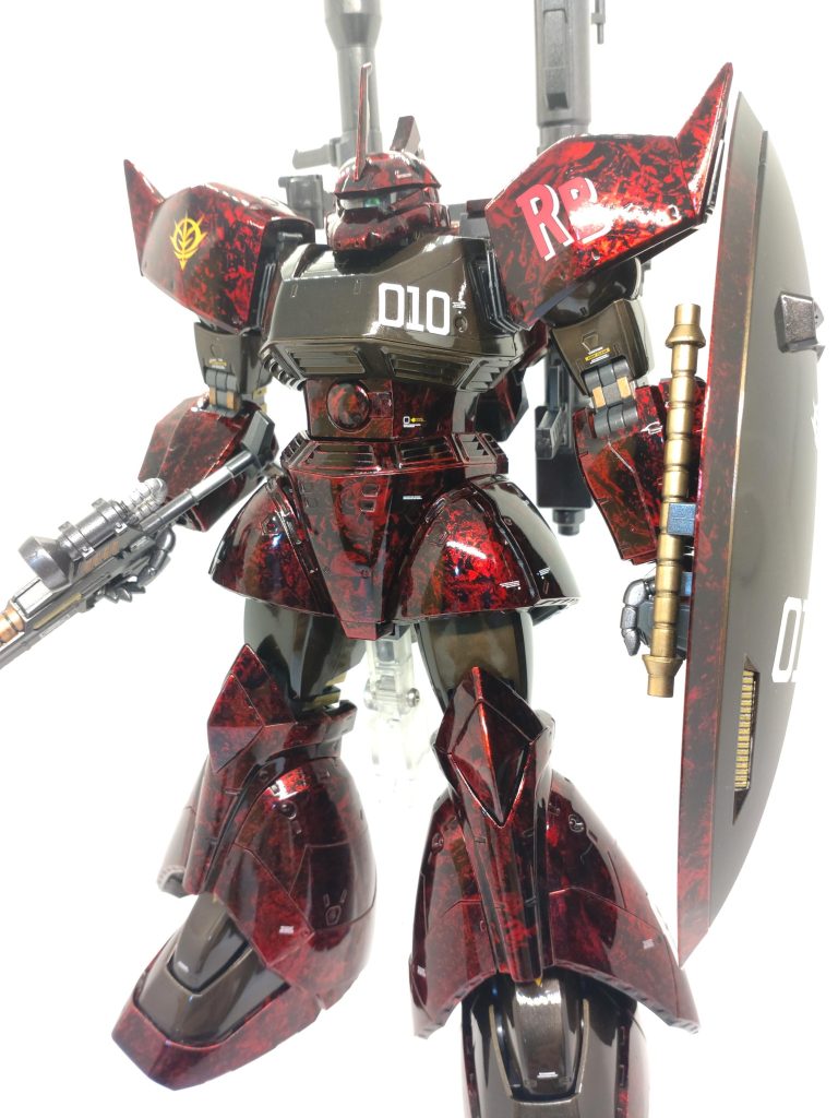 そして仕上がったのがこちらです！黒い装甲部分はEXブラックの後にゴールドで下地を作った後、クリアーブラック、EXクリアーで塗装。光の加減によりほんのりゴールドにも見え、とても綺麗です✨✨なんという輝き・・・、一心不乱に磨き続けた成果が詰まっています！w