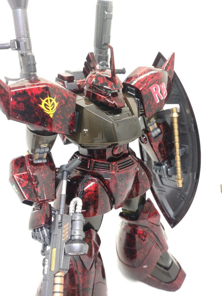 ポージングに乏しいのは、塗装ハゲにビビっている証拠です。某ニュータイプの、「こいつ、動くぞ！」に真っ向から喧嘩を売るような気がしますが、こいつは動かしてはいけない、ガンダムを凌駕する機体スペックは絶対に発揮してはいけない・・・そんな確信が私にはあるのです。