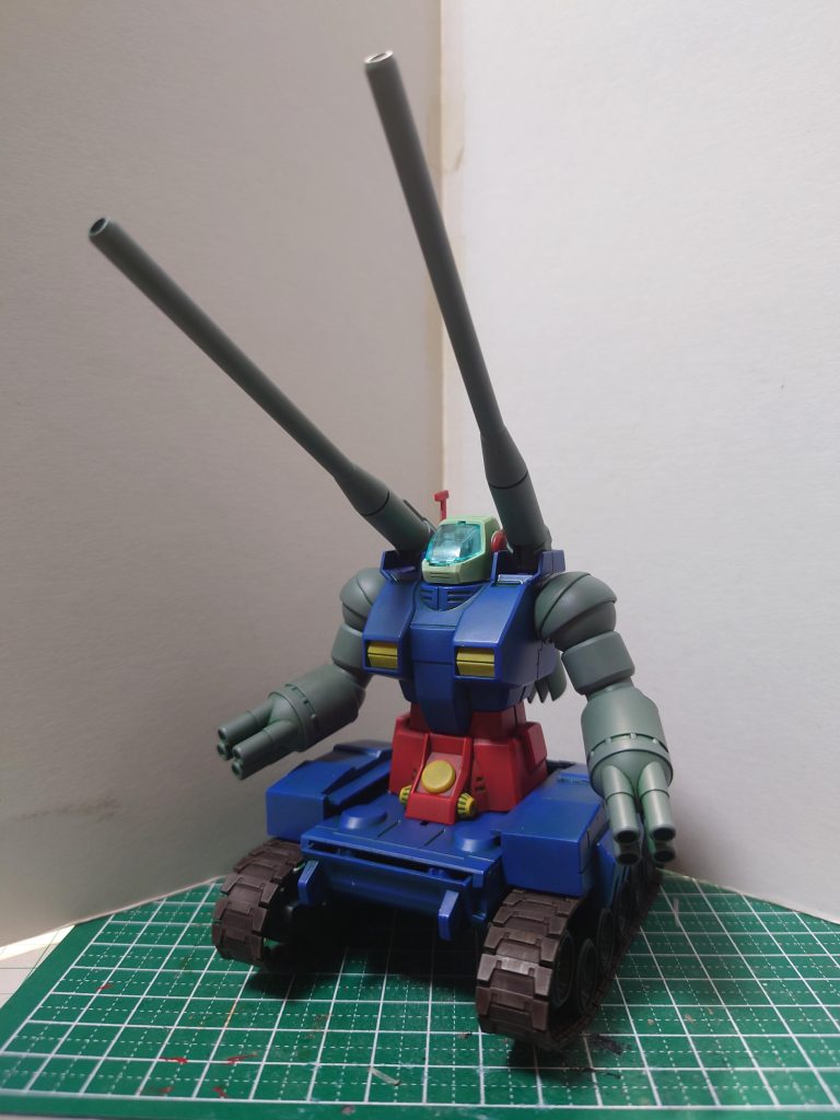 それからクレオスのフィルタリキッドフェイスグリーンでフィルタリング、履帯は同じくフィルタリキッドのグランドブラウンでフィルタリングしています。戦車模型でよくやるフィルタリング、全体を筆でガーッと塗って、拭き取る作業ですね。一応戦車、ということで(笑)。