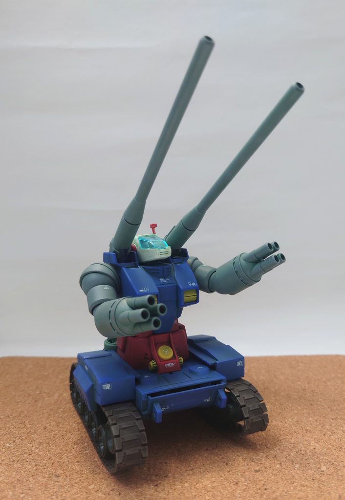 対空砲火!発売当時からいわれていましたか、やはりコクピットに入っているパイロットはデカ過ぎですね(笑)。