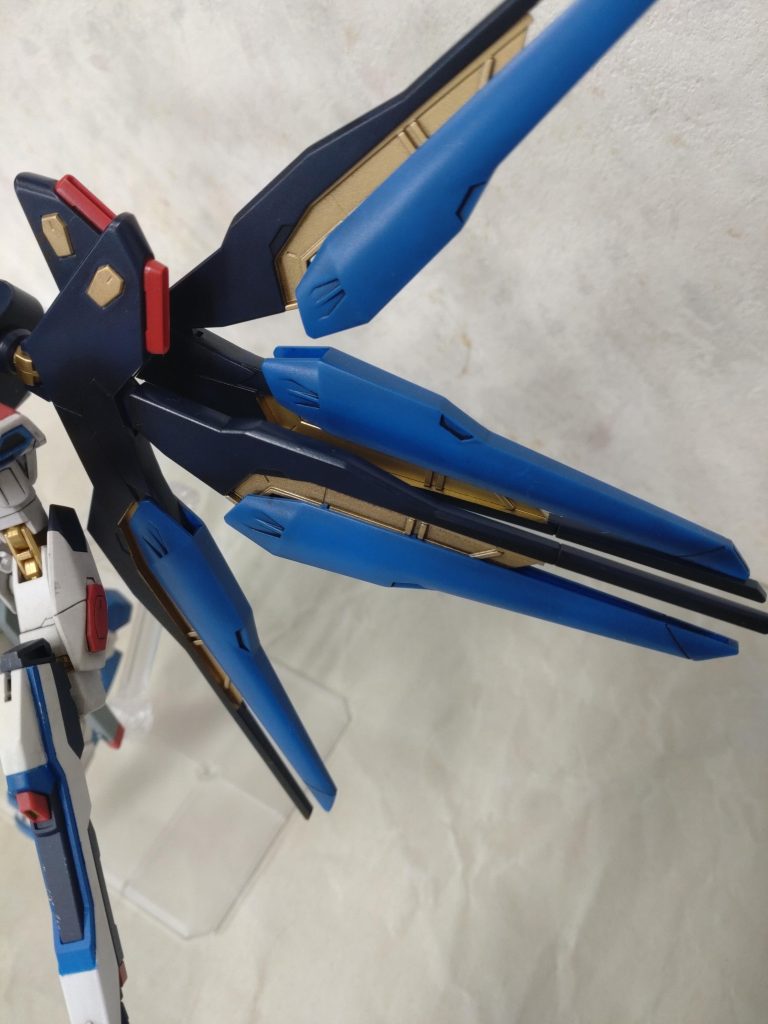 翼内部はRGの様にゴールド塗装(エナメル辞めてスプレー塗装)