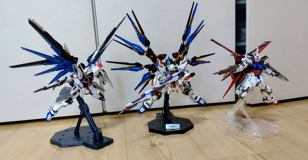 最後にDESTINYまでのキラ機体の集合写真。この3機を全塗装で揃えるのが目標だったので、完成した時はとても嬉しかったです！いつかはライフリやマイフリもMGで出て欲しいです。