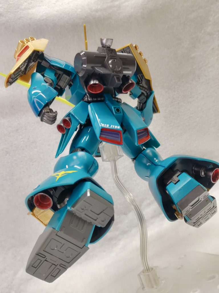 各バーニアはガンメタルとガンダムレッド。