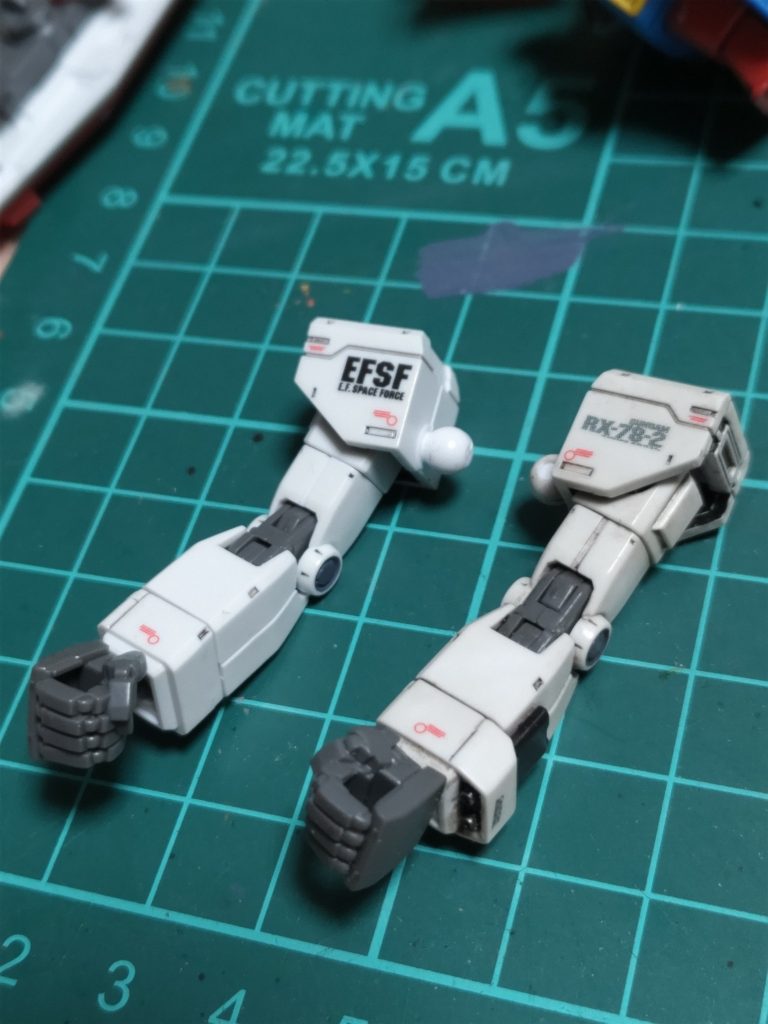 ウォッシング前後。写真だと分かりにくいですがいい感じに茶色くなりました。