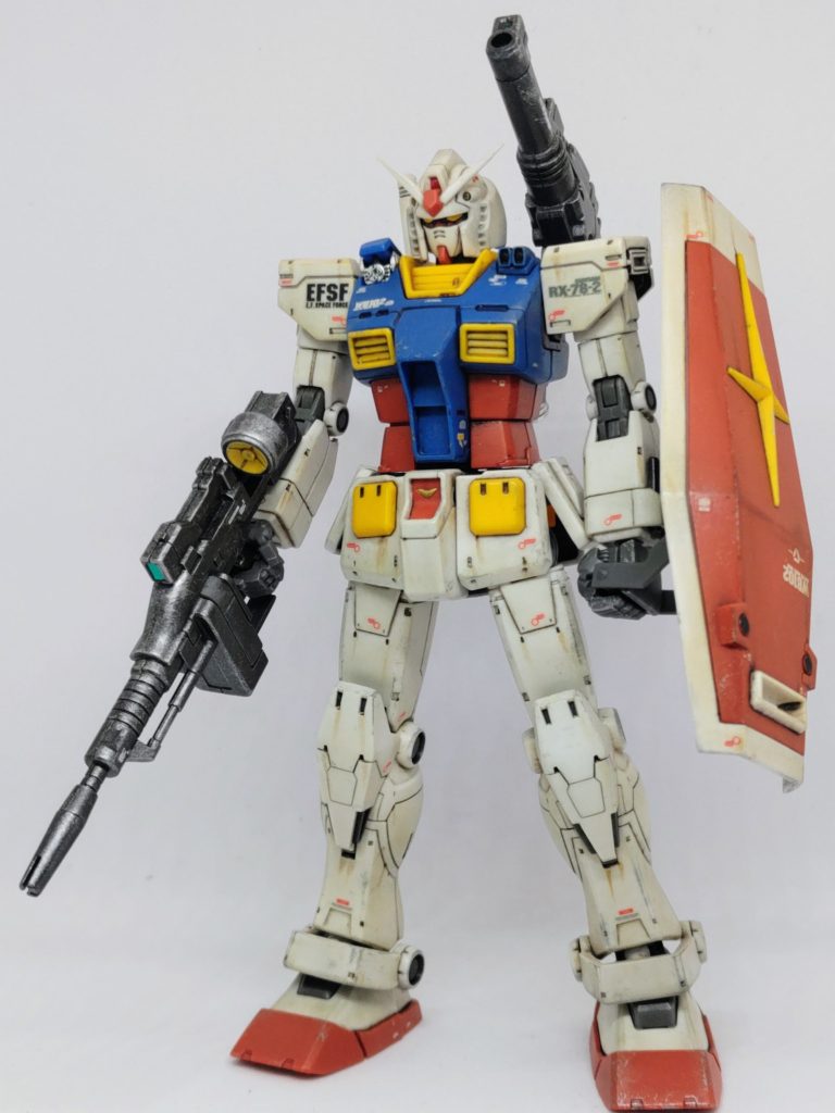 右肩のガトリング、頭部バルカン、腰のV字、ショルダーキャノンのセンサー、肘膝くるぶしの丸も塗装してます。合わせ目もほとんど無くホントに良キット!