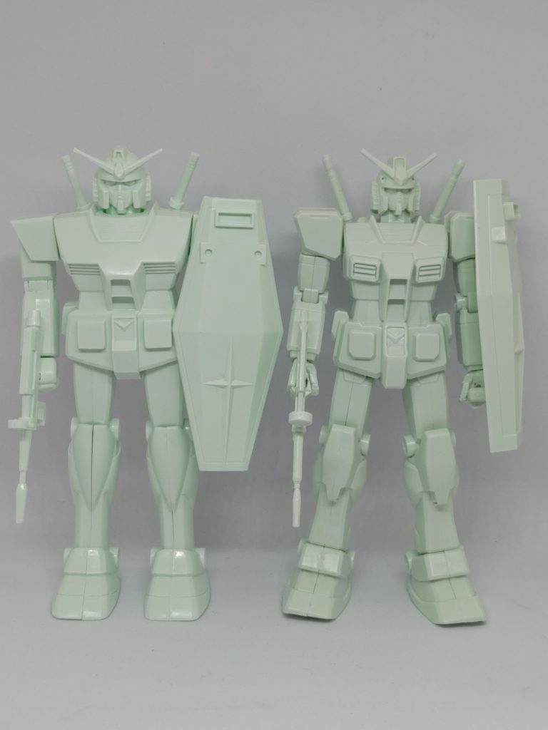 少し前に買ってたFGと。ちゃんと塗ればカッコいいんでしょうねこれ。ライフルがペラペラなのだけ気になります。