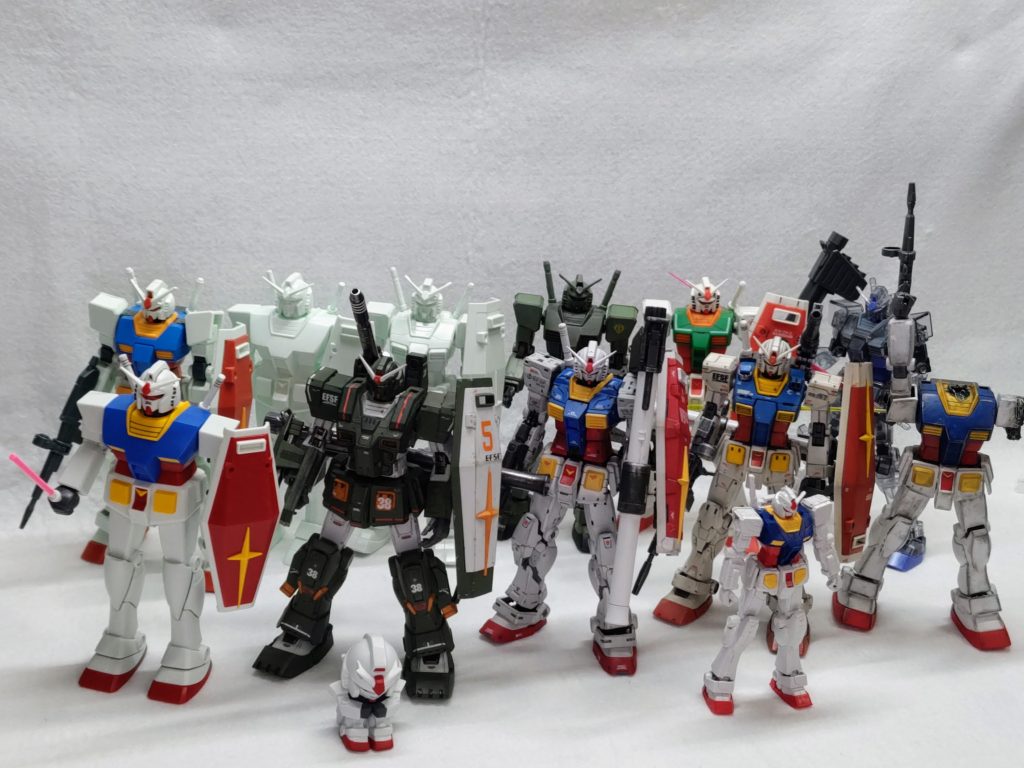 我が家のRX78全員と!違うんだよかーちゃん!後列左からEG、旧ベストメカ、FG、エコプラ(体験会ver.)、HG ver.G30th、EGソリッドクリア(G3)前例左からベストメカリバイバル、HGフルアーマー、RG2.0、HGオリジン版、HGUC021最前列、まちぼうけガンダム、横浜ガンダムの入場特典。
