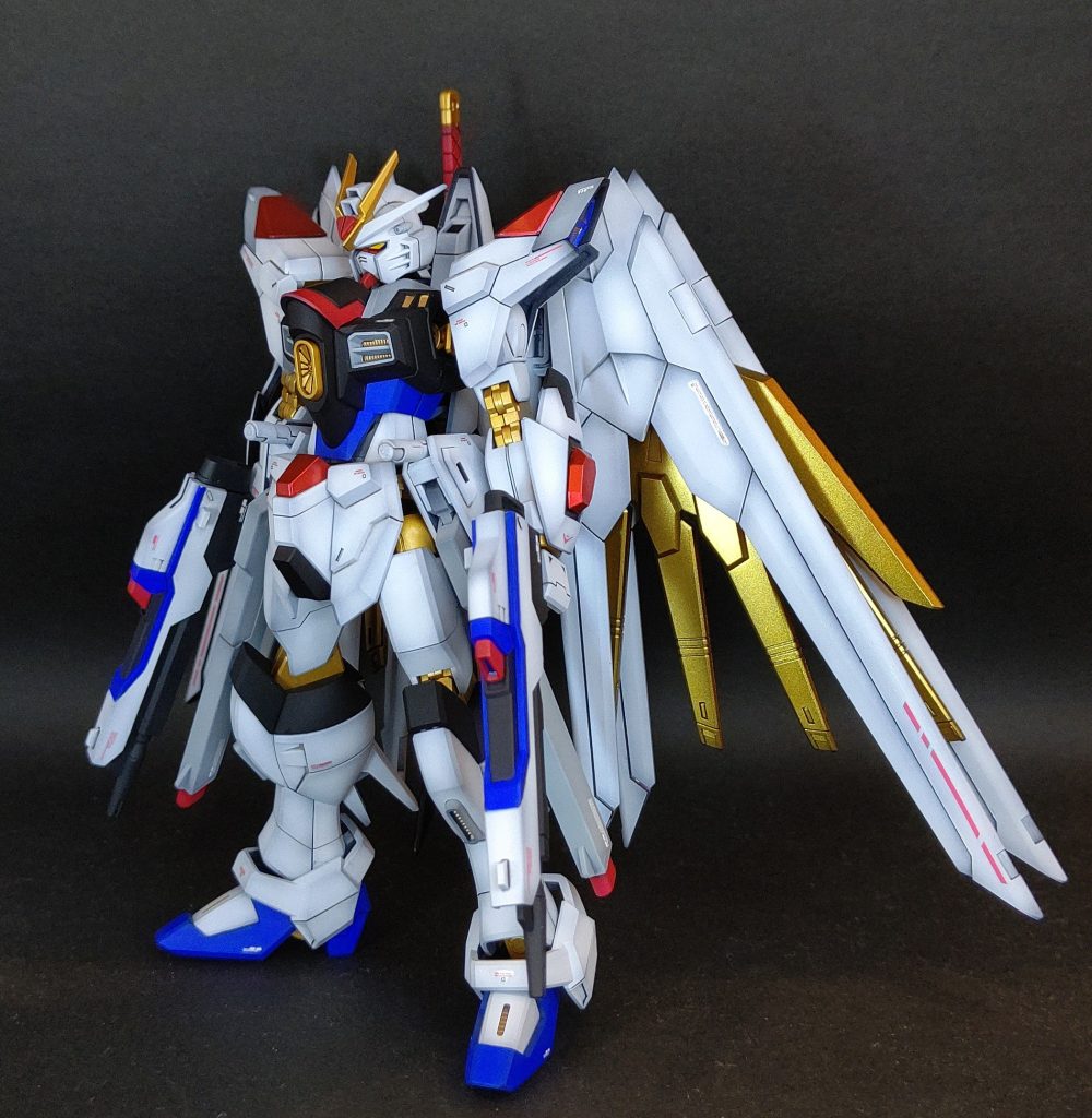 相変わらずの黒立ち上げグラデーション塗装です。いつもながら、エッジの黒の残し具合に迷走中です。もうちょっと残してもよかったような気はしますね。