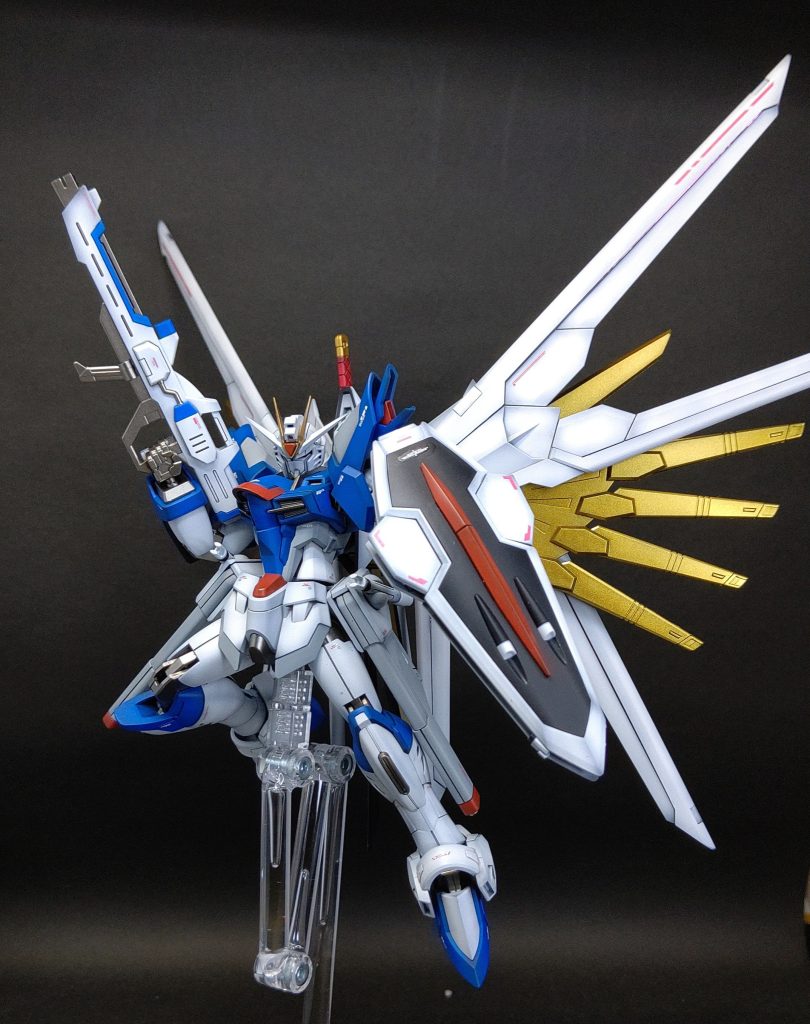 プラウドディフェンダーのピンク部分は出さない方がカラーリングの違和感はなさそうかな?