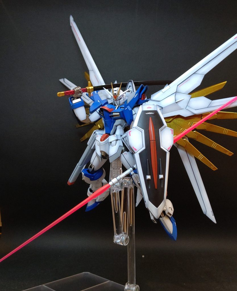 フツノミタマとビームサーベルで二刀流にすると、一気に格闘狂っぽくなりますね。