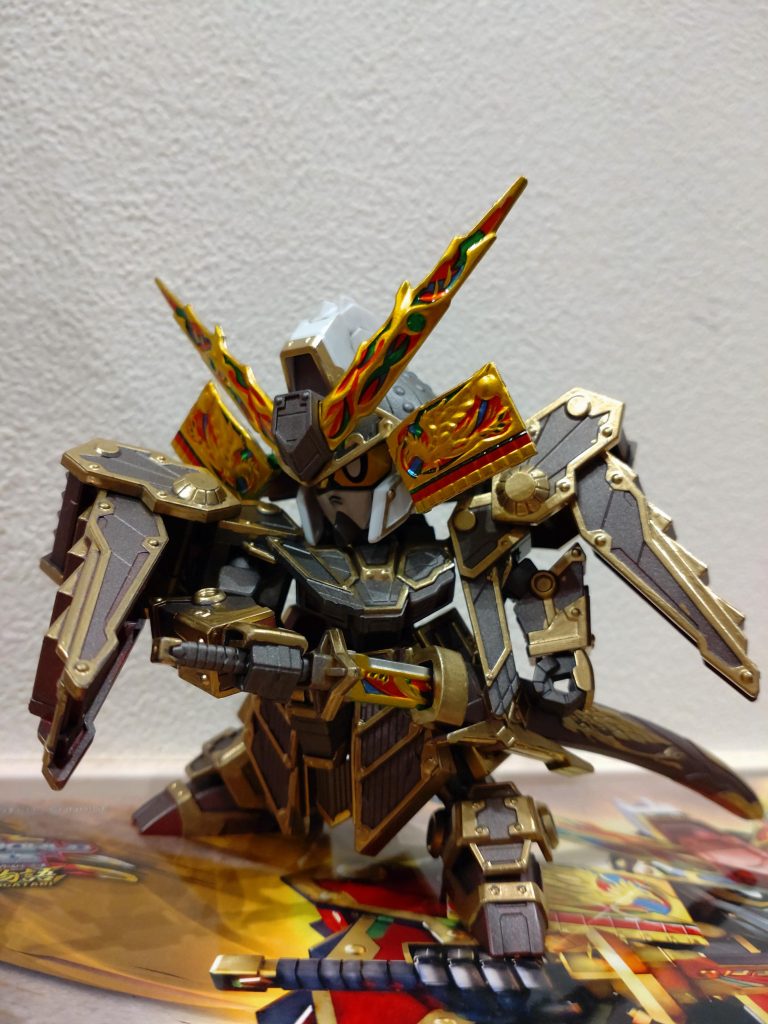 抜刀風のポーズ　腕もポロリ　兜もポロリ　干渉しすぎます